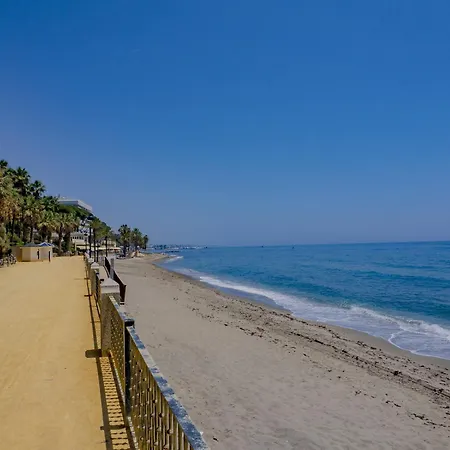 Cubo's Conde Rudi Pool&parking Apartman