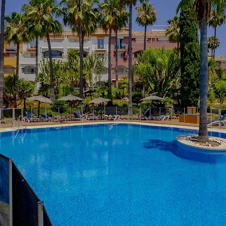 Cubo's Conde Rudi Pool&parking