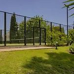 Cubo's Conde Rudi Pool&parking Apartment
