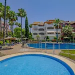 Cubo's Conde Rudi Pool&parking *