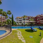 Cubo's Conde Rudi Pool&parking Apartment Marbella