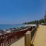 Cubo's Conde Rudi Pool&parking Apartment