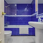 Cubo's Conde Rudi Pool&parking Apartment