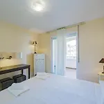 Cubo's Conde Rudi Pool&parking Apartment