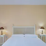 Cubo's Conde Rudi Pool&parking Marbella