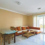 Cubo's Conde Rudi Pool&parking