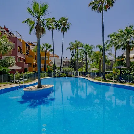 Cubo's Conde Rudi Pool&parking Μαρμπέλλα