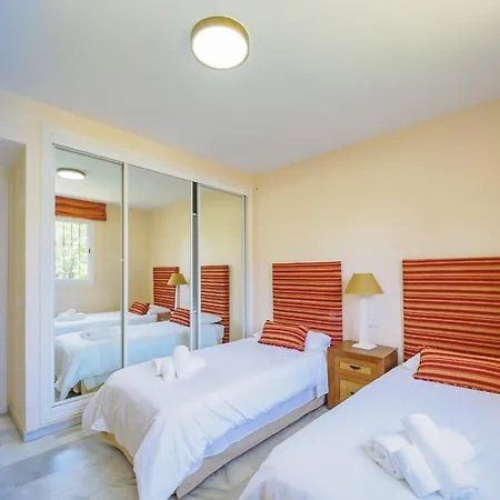 Cubo's Conde Rudi Pool&parking Μαρμπέλλα