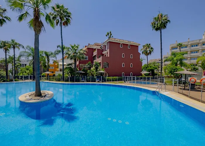 Cubo's Conde Rudi Pool&parking *