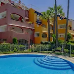 Cubo's Conde Rudi Pool&parking Apartment Marbella