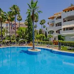 Cubo's Conde Rudi Pool&parking *