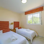 Cubo's Conde Rudi Pool&parking Marbella