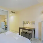 Cubo's Conde Rudi Pool&parking *