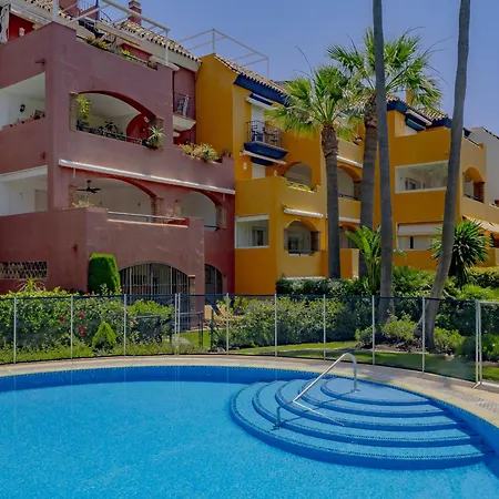 Cubo's Conde Rudi Pool&parking 아파트 마르베야