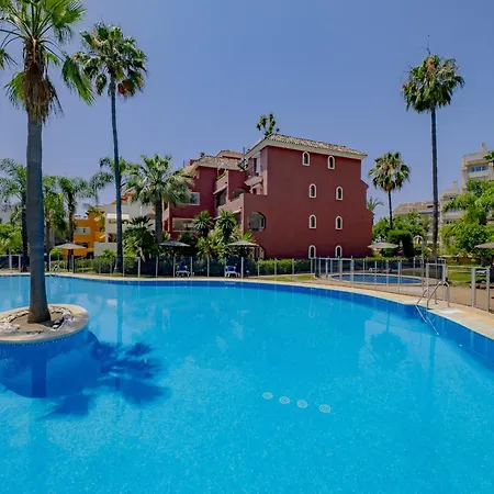 Cubo's Conde Rudi Pool&parking *