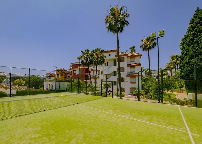 Cubo's Conde Rudi Pool&parking