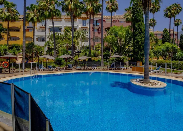 Cubo's Conde Rudi Pool&parking